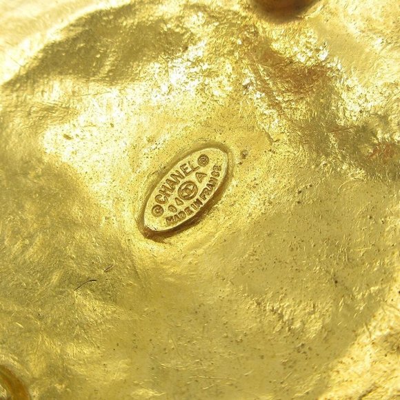 Chanel Medallion Motif Brooch Pin Corsage Gold-plated 94A Authentic - Picture 6 of 10